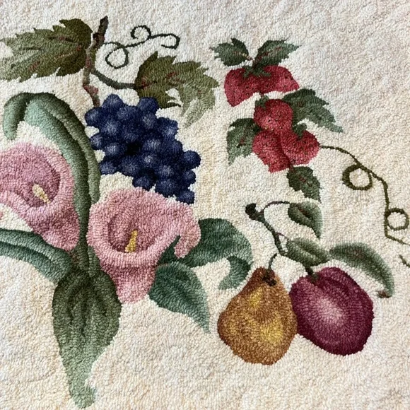 Hand hooked rug - Picture 2 of 5